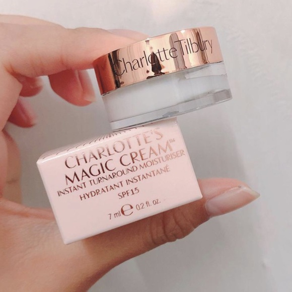Charlotte Tilbury • Magic Cream Moisturizer - Picture 2 of 7